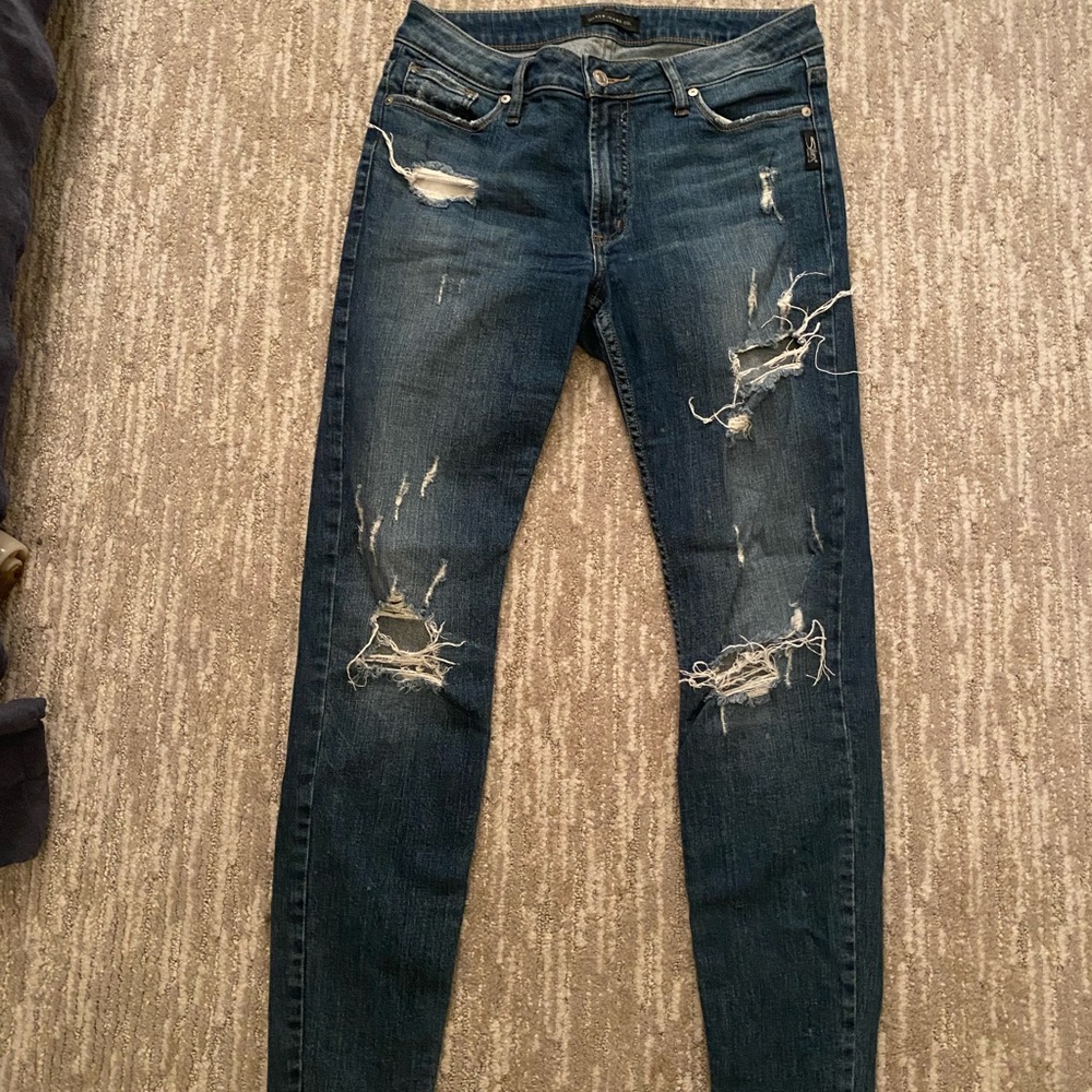 Women’s ripped skinny jeans